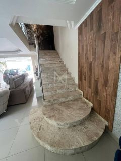 SOBRADO MOBILIADO COM 03 SUÍTES E JACUZZI A VENDA EM PORTO BELO