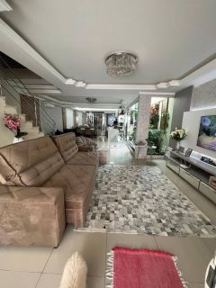 SOBRADO MOBILIADO COM 03 SUÍTES E JACUZZI A VENDA EM PORTO BELO