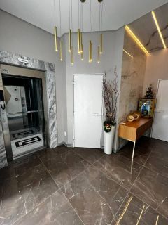 APARTAMENTO COM 03 SUÍTES SEMI MOBILIADO A VENDA NA MEIA PRAIA