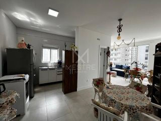 APARTAMENTO COM 03 SUÍTES SEMI MOBILIADO A VENDA NA MEIA PRAIA