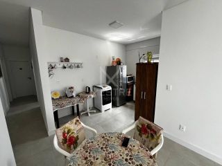 APARTAMENTO COM 03 SUÍTES SEMI MOBILIADO A VENDA NA MEIA PRAIA