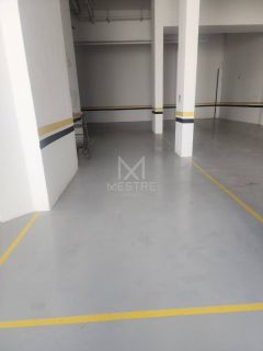 APARTAMENTO COM 03 SUÍTES SEMI MOBILIADO A VENDA NA MEIA PRAIA