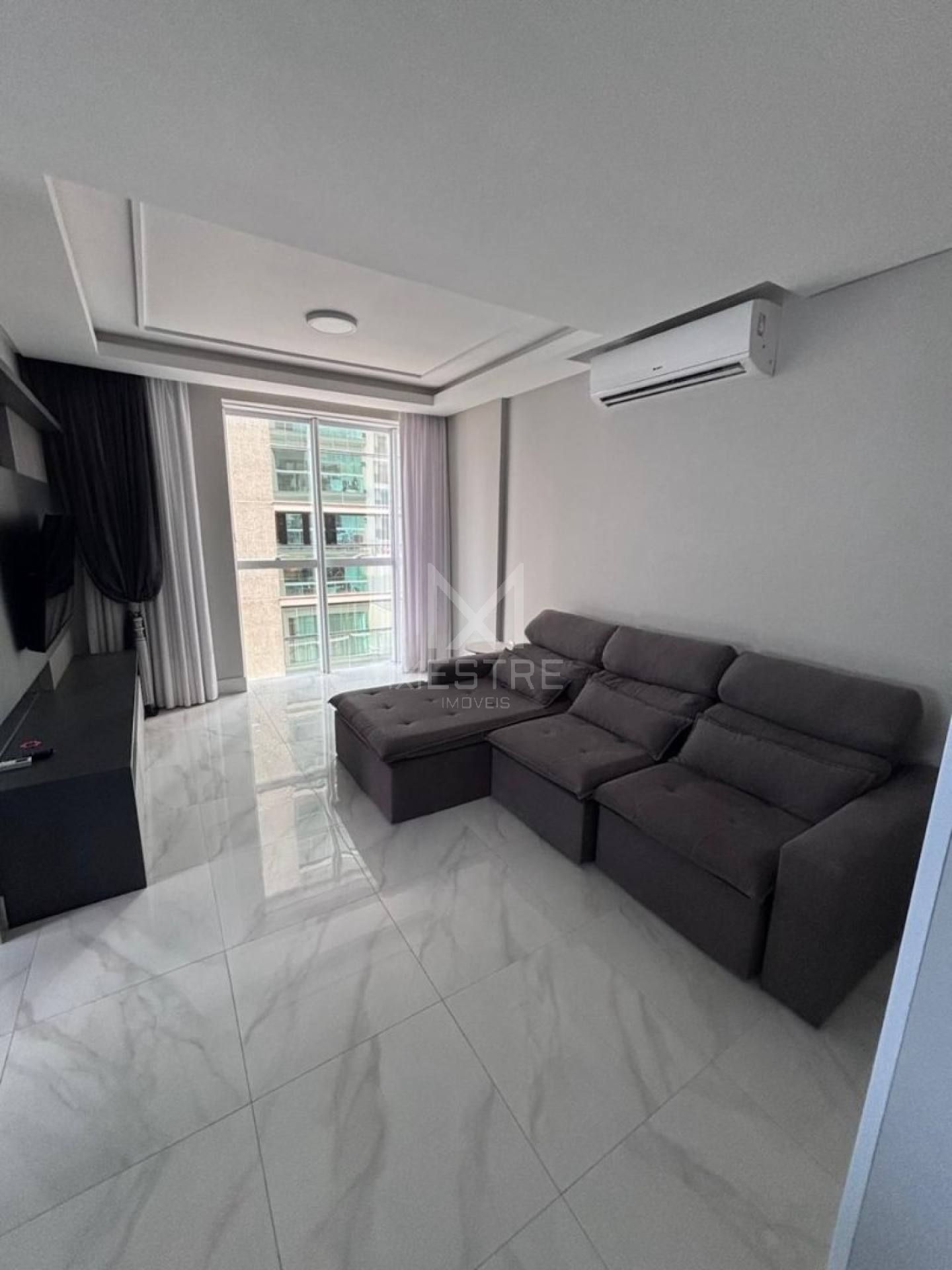 APARTAMENTO 3 SUÍTES MOBILIADO E CLIMATIZADO NA MEIA PRAIA NO - REF