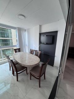 APARTAMENTO 3 SUÍTES MOBILIADO E CLIMATIZADO NA MEIA PRAIA NO - REF