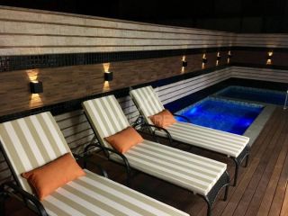 APARTAMENTO 3 SUÍTES MOBILIADO E CLIMATIZADO NA MEIA PRAIA NO - REF