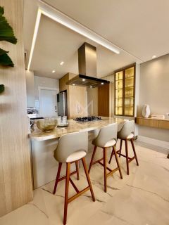 APARTAMENTO COM 03 SUÍTES NO CENTRO DE ITAPEMA