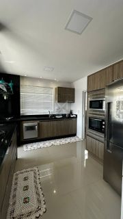 APARTAMENTO COM 03 SUÍTES QUADRA MAR À VENDA NA MEIA PRAIA