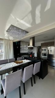 APARTAMENTO COM 03 SUÍTES QUADRA MAR À VENDA NA MEIA PRAIA