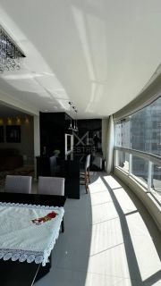 APARTAMENTO COM 03 SUÍTES QUADRA MAR À VENDA NA MEIA PRAIA