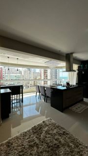 APARTAMENTO COM 03 SUÍTES QUADRA MAR À VENDA NA MEIA PRAIA