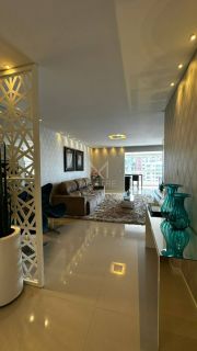 APARTAMENTO COM 03 SUÍTES QUADRA MAR À VENDA NA MEIA PRAIA