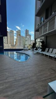 APARTAMENTO COM 03 SUÍTES QUADRA MAR À VENDA NA MEIA PRAIA