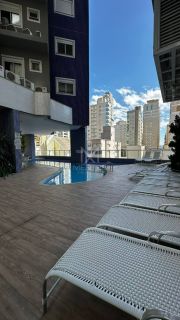 APARTAMENTO COM 03 SUÍTES QUADRA MAR À VENDA NA MEIA PRAIA