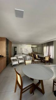 APARTAMENTO COM 03 SUÍTES À VENDA NA MEIA PRAIA