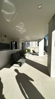 APARTAMENTO COM 03 SUÍTES À VENDA NA MEIA PRAIA