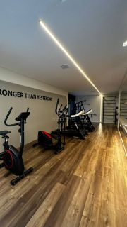 APARTAMENTO COM 03 SUÍTES À VENDA NA MEIA PRAIA