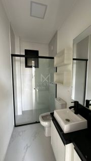 APARTAMENTO COM 03 SUÍTES À VENDA NA MEIA PRAIA