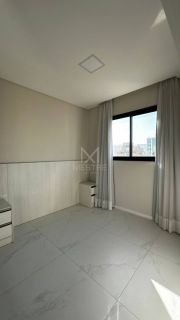 APARTAMENTO COM 03 SUÍTES À VENDA NA MEIA PRAIA