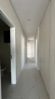 APARTAMENTO COM 03 SUÍTES À VENDA NA MEIA PRAIA