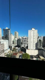 APARTAMENTO COM 03 SUÍTES À VENDA NA MEIA PRAIA