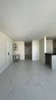 APARTAMENTO COM 03 SUÍTES À VENDA NA MEIA PRAIA