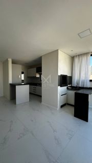 APARTAMENTO COM 03 SUÍTES À VENDA NA MEIA PRAIA