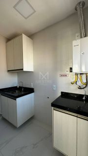 APARTAMENTO COM 03 SUÍTES À VENDA NA MEIA PRAIA