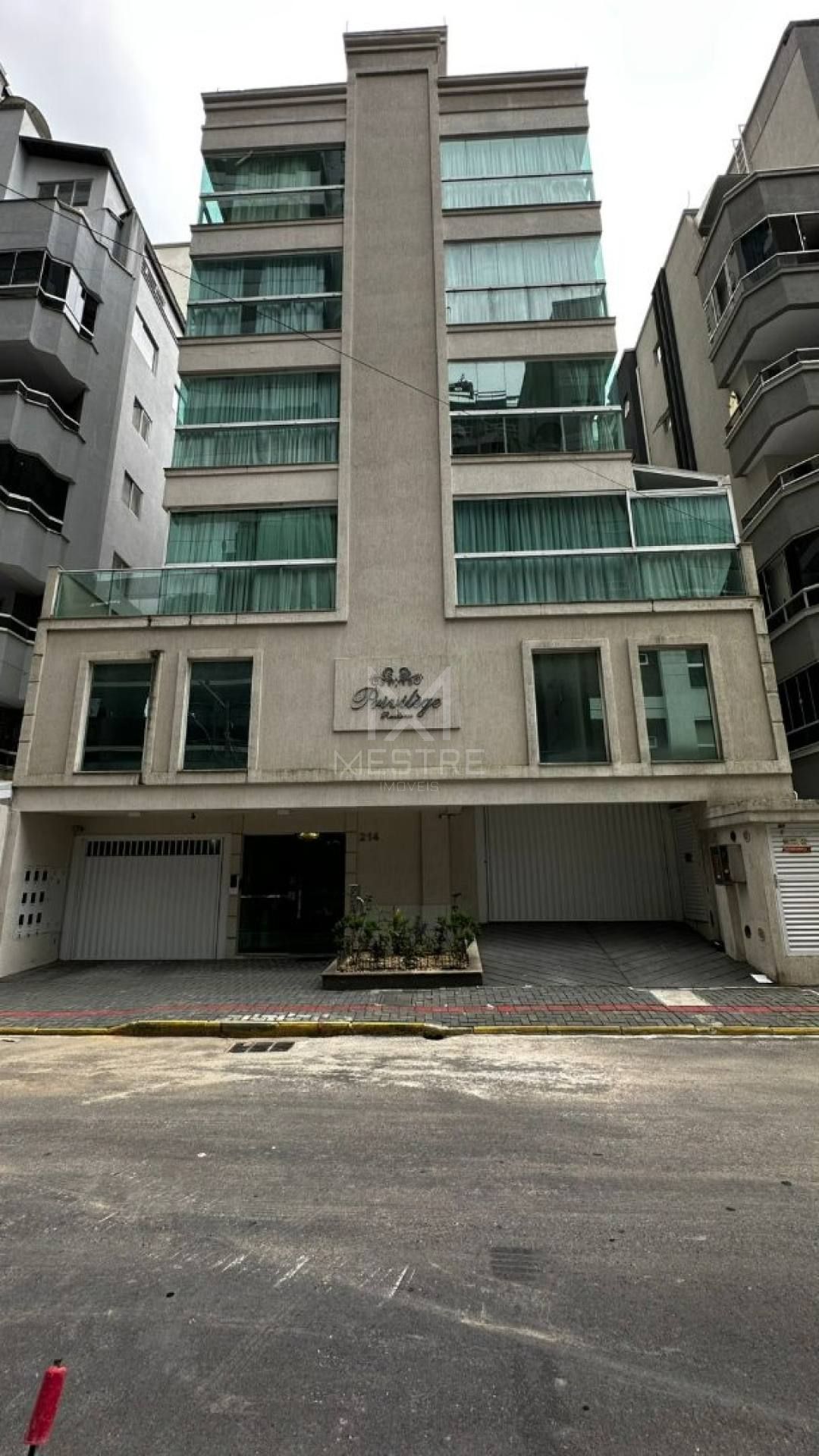 APARTAMENTO COM 02 DORM. MOBILIADO À VENDA NA MEIA PRAIA