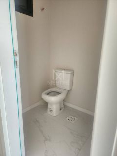 APARTAMENTO COM 03 SUÍTES À VENDA NO CORAÇÃO DA MEIA PRAIA