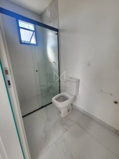 APARTAMENTO COM 03 SUÍTES À VENDA NO CORAÇÃO DA MEIA PRAIA