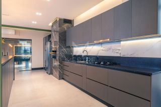 APARTAMENTO MOBILIADO COM 02 SUÍTES NO PEREQUÊ