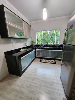 SÍTIO EM ITAPEMA COM ÁREA DE LAZER COMPLETA