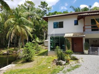 SÍTIO EM ITAPEMA COM ÁREA DE LAZER COMPLETA