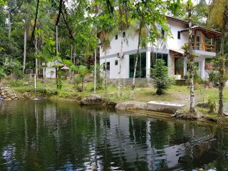SÍTIO EM ITAPEMA COM ÁREA DE LAZER COMPLETA