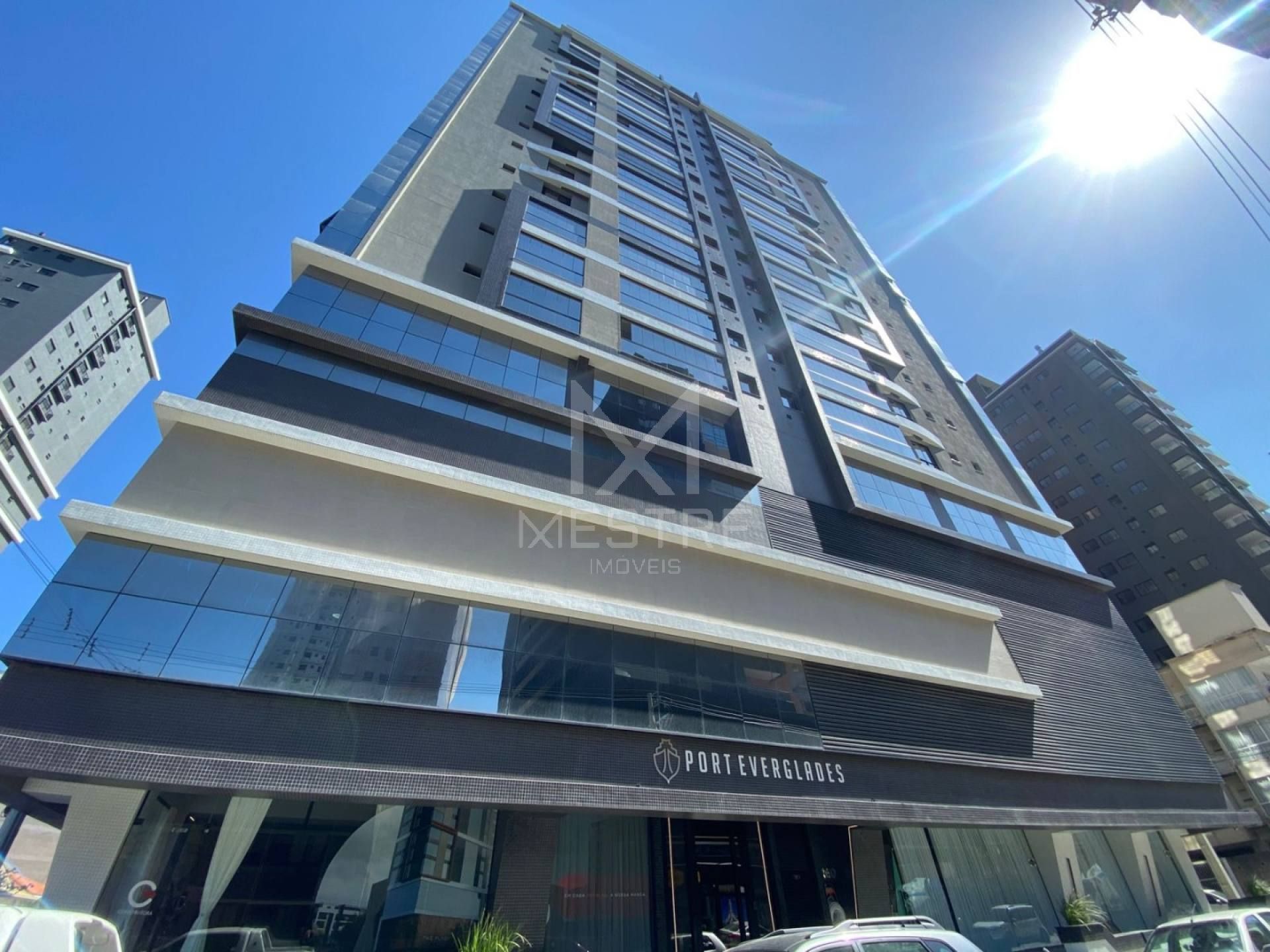 APARTAMENTO COM 03 SUÍTES EM PORTO BELO COM ÓTIMA LOCALIZAÇÃO