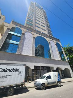 APARTAMENTO MOBILIADO COM 03 SUÍTES À VENDA NA MEIA PRAIA