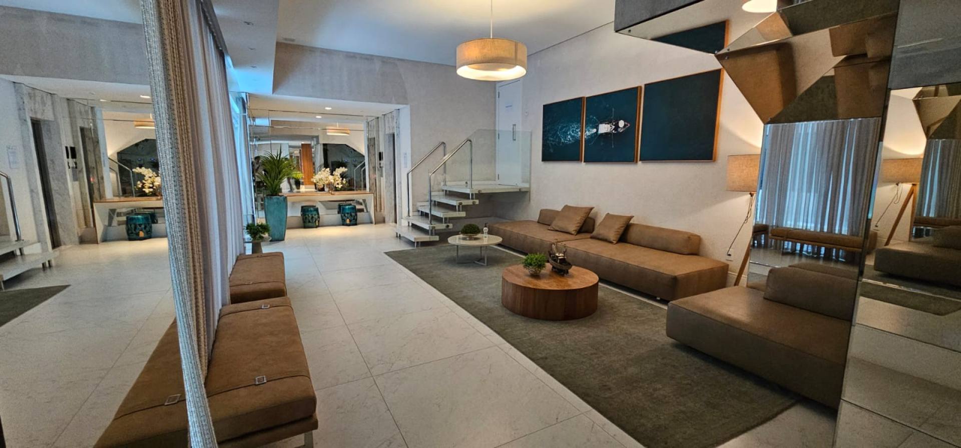 APARTAMENTO QUADRA MAR COM 04 SUÍTES TOTALMENTE MOBILIADO À VENDA NA MEIA PRAIA