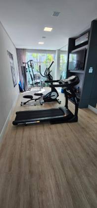 APARTAMENTO QUADRA MAR COM 04 SUÍTES TOTALMENTE MOBILIADO À VENDA NA MEIA PRAIA