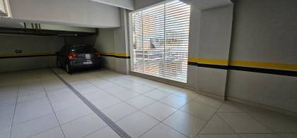 APARTAMENTO QUADRA MAR COM 04 SUÍTES TOTALMENTE MOBILIADO À VENDA NA MEIA PRAIA