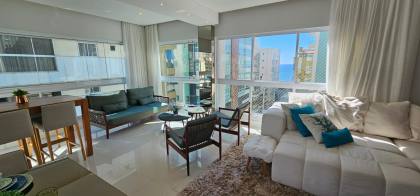 APARTAMENTO QUADRA MAR COM 04 SUÍTES TOTALMENTE MOBILIADO À VENDA NA MEIA PRAIA