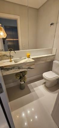 APARTAMENTO QUADRA MAR COM 04 SUÍTES TOTALMENTE MOBILIADO À VENDA NA MEIA PRAIA