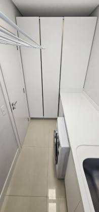 APARTAMENTO QUADRA MAR COM 04 SUÍTES TOTALMENTE MOBILIADO À VENDA NA MEIA PRAIA