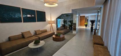 APARTAMENTO QUADRA MAR COM 04 SUÍTES TOTALMENTE MOBILIADO À VENDA NA MEIA PRAIA