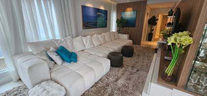 APARTAMENTO QUADRA MAR COM 04 SUÍTES TOTALMENTE MOBILIADO À VENDA NA MEIA PRAIA