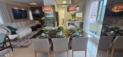 APARTAMENTO QUADRA MAR COM 04 SUÍTES TOTALMENTE MOBILIADO À VENDA NA MEIA PRAIA