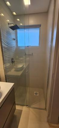 APARTAMENTO QUADRA MAR COM 04 SUÍTES TOTALMENTE MOBILIADO À VENDA NA MEIA PRAIA