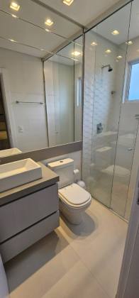 APARTAMENTO QUADRA MAR COM 04 SUÍTES TOTALMENTE MOBILIADO À VENDA NA MEIA PRAIA