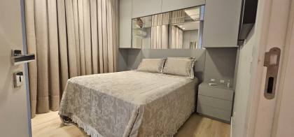 APARTAMENTO QUADRA MAR COM 04 SUÍTES TOTALMENTE MOBILIADO À VENDA NA MEIA PRAIA