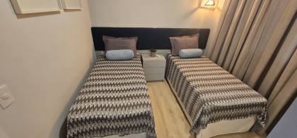 APARTAMENTO QUADRA MAR COM 04 SUÍTES TOTALMENTE MOBILIADO À VENDA NA MEIA PRAIA