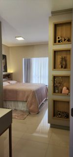 APARTAMENTO COM 03 SUÍTES TOTALMENTE MOBILIADO À VENDA NA MEIA PRAIA